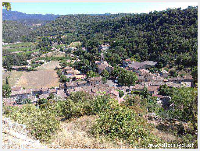 Entrechaux au Pays Ventoux