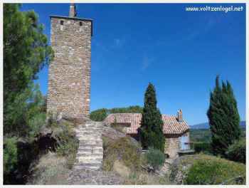 Ruelles médiévales de Puyméras : atmosphère authentique