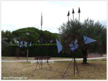 Vaison-la-Romaine, le Jardin des 9 Damoiselles, la Ferme des Arts