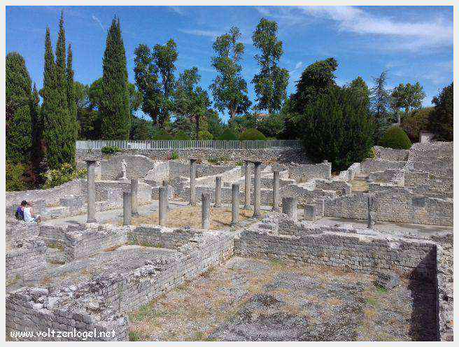 Ruines gallo-romaines de Vaison La Romaine, témoignage vivant de l'Antiquité.