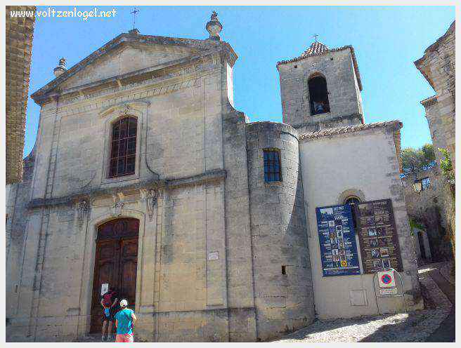 Vue panoramique de Vaison La Romaine, alliant histoire médiévale et nature provençale