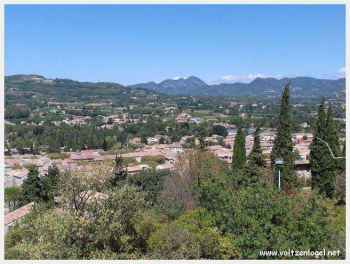 Rocher du Cire près de Vaison-la-Romaine : vue panoramique sur la ville