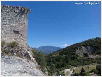 Visitez le château Comtal de Vaison-la-Romaine : histoire médiévale