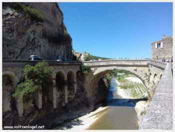 Tour du Beffroi à Vaison-la-Romaine : vue panoramique sur la cité médiévale