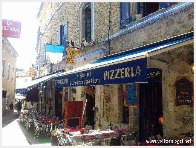 Canoë dans les Gorges de l'Ardèche à Vallon Pont d'Arc