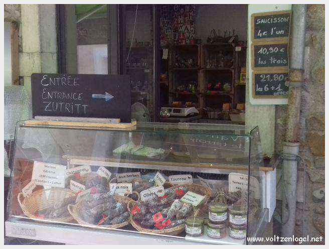 Canoë dans les Gorges de l'Ardèche à Vallon Pont d'Arc