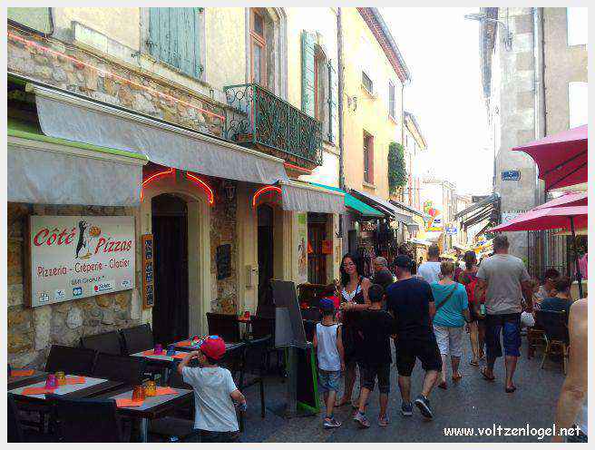 Canoë dans les Gorges de l'Ardèche à Vallon Pont d'Arc