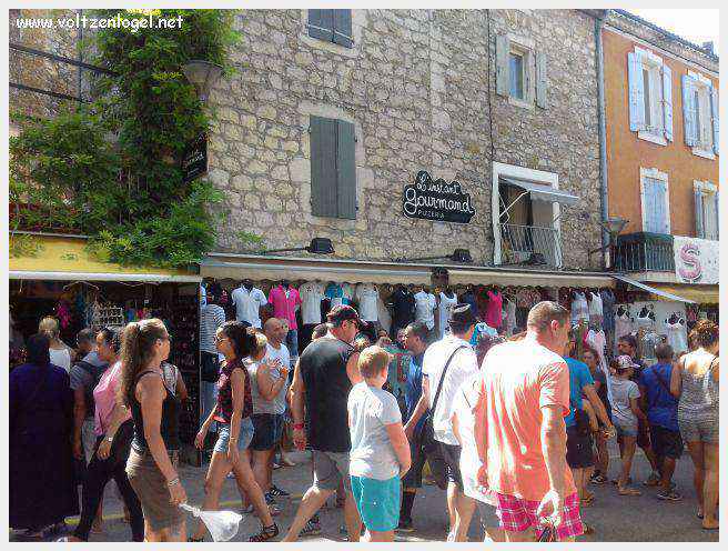 Canoë dans les Gorges de l'Ardèche à Vallon Pont d'Arc