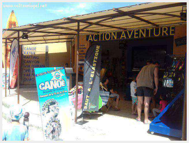 Canoë dans les Gorges de l'Ardèche à Vallon Pont d'Arc