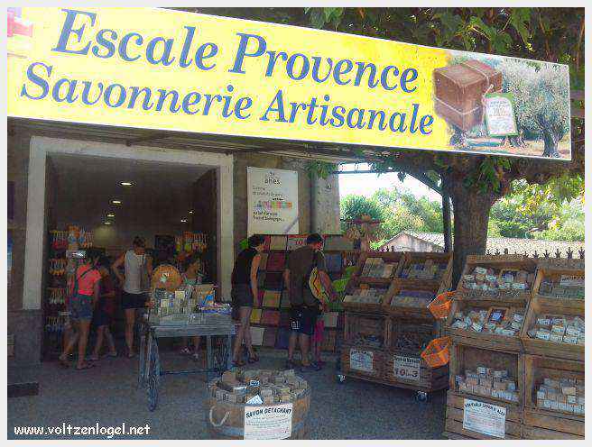 Canoë dans les Gorges de l'Ardèche à Vallon Pont d'Arc