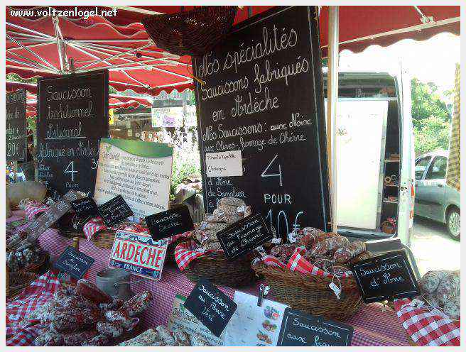 Canoë dans les Gorges de l'Ardèche à Vallon Pont d'Arc