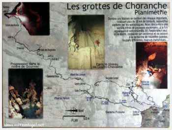 Stalactites et stalagmites dans la Grotte de Choranche
