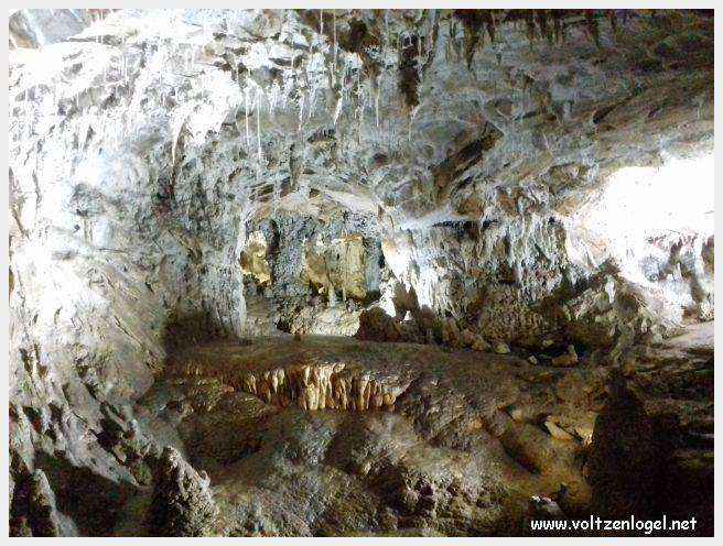 Le Vercors, la Grotte de Choranche, stalactites et rivières souterraines