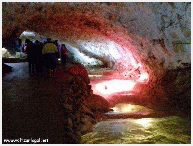 Le Vercors, la Grotte de Choranche, stalactites et rivières souterraines