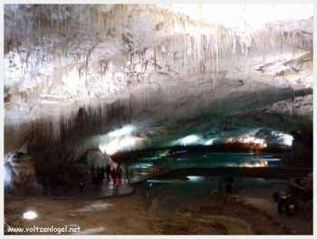 Exploration des galeries de la Grotte de Choranche