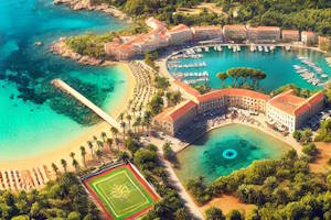 Plage de Santa Margherita di Pula avec chaises longues