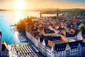 Vue panoramique sur Constance et le lac au coucher du soleil