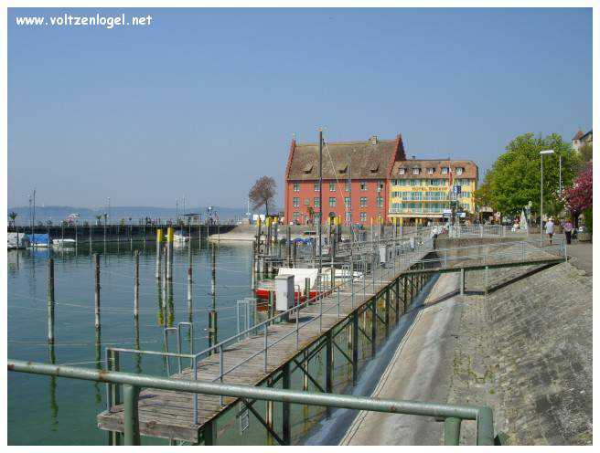 Maisons à colombages dans le village pittoresque de Hagnau Am Bodensee.