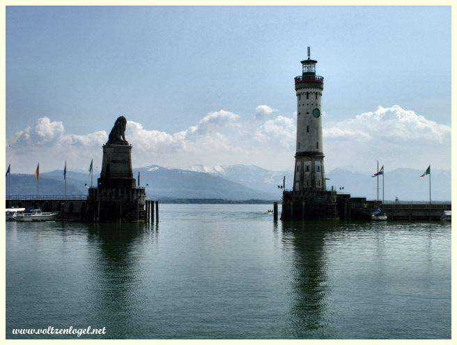 Ambiance festive lors d'un festival culturel à Lindau.