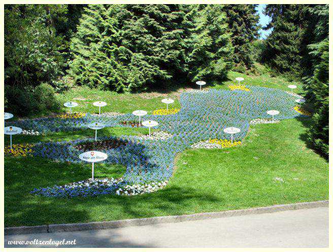 Sculptures artistiques ornant les jardins botaniques.
