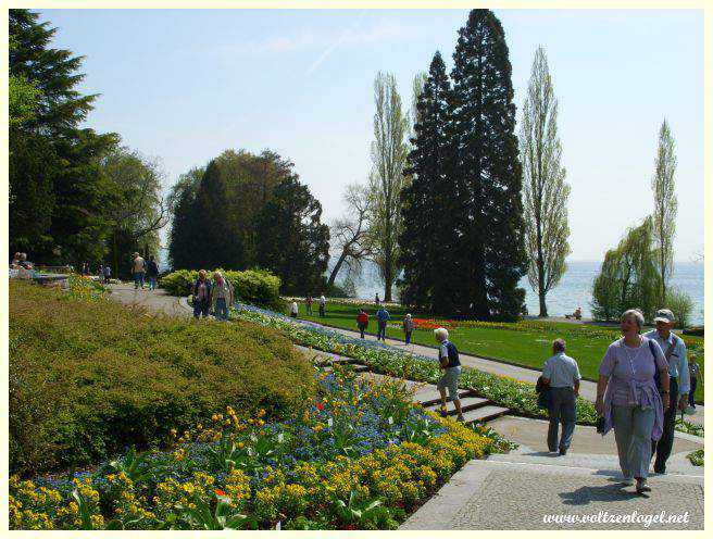 Sculptures et fontaines ornant les magnifiques jardins de l'île aux fleurs.