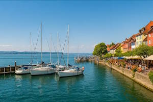 Vue panoramique sur Meersburg et le lac de Constance