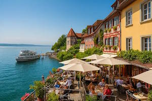 Vue panoramique de Meersburg et du lac de Constance