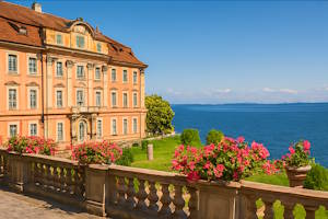 Vue panoramique sur Meersburg et le lac de Constance