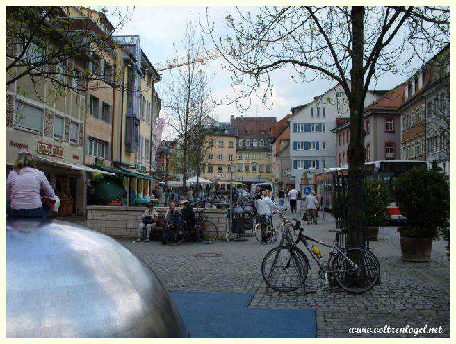 Vue panoramique sur Ravensburg : charme médiéval et toits colorés.