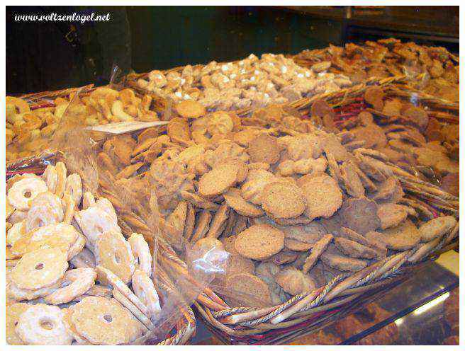 Délices gastronomiques des Marchés de Noël : Saveurs traditionnelles alsaciennes.