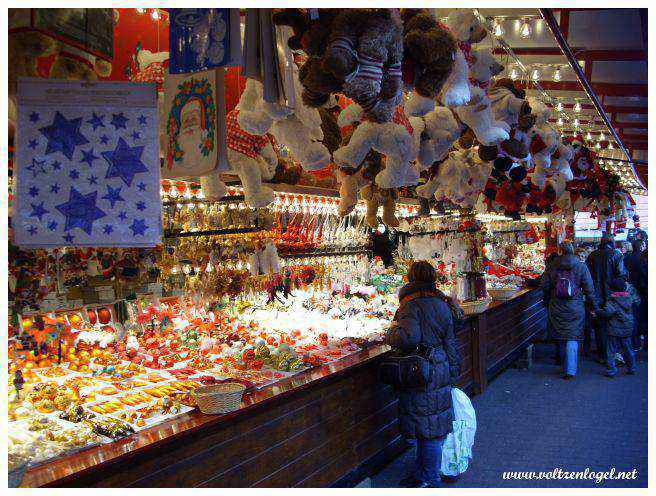 Ambiance féerique des marchés de Noël de la Petite France.