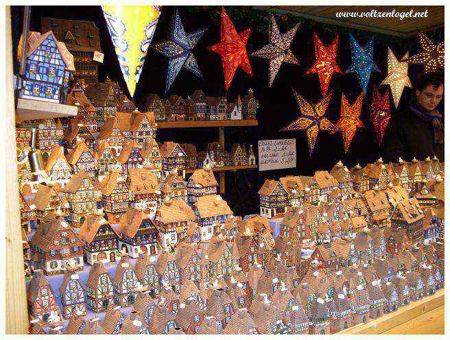 Artisanat local et traditions sur les marchés de Noël.