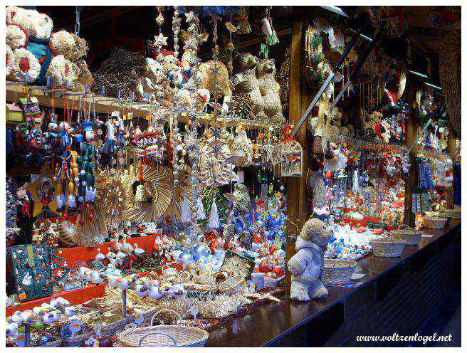 Décoration de Noël à Strasbourg : Ambiance festive et traditionnelle.