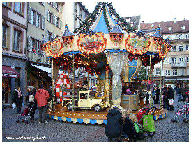 Quartier pittoresque de la Petite France pendant les fêtes.