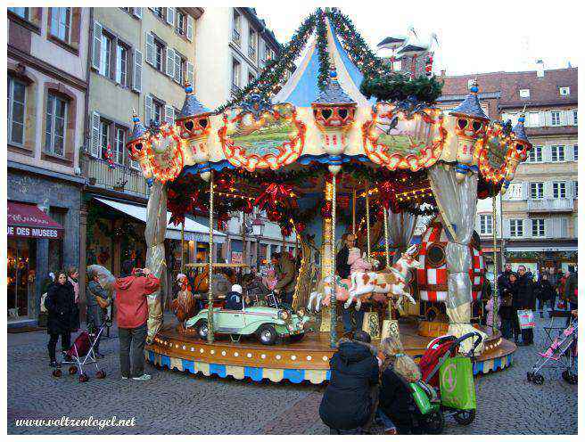 Ambiance féerique des Marchés de Noël à Strasbourg.