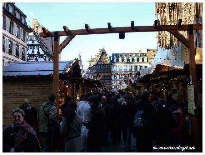 Visite guidée à pied à travers les marchés étincelants.