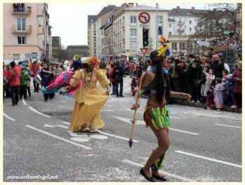 Rues animées par le Carnaval de Strasbourg, quinzaine de chars