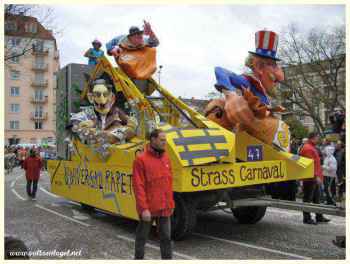 un char de l'association Strass'Carnaval