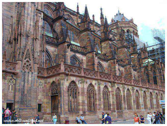 La cathédrale ; Son architecture ; Les vitraux de la cathédrale
