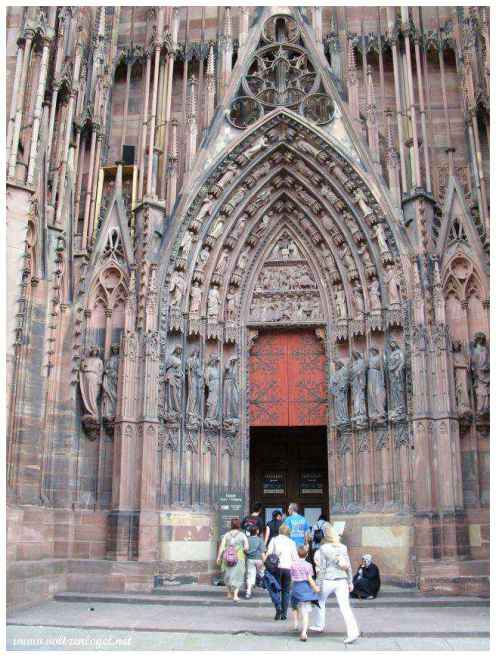Entrée de la cathédrale Notre Dame de Strasbourg