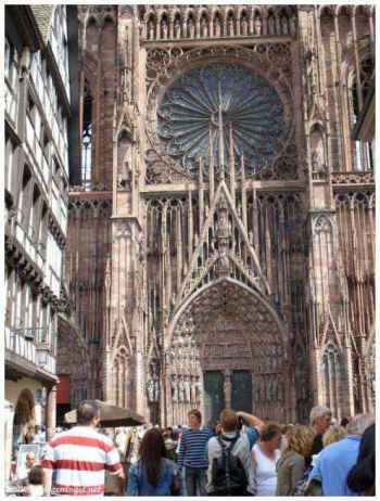 La rosace de la Cathédrale Strasbourgeoise ; Edifice religieux des plus majestueux d'Europe