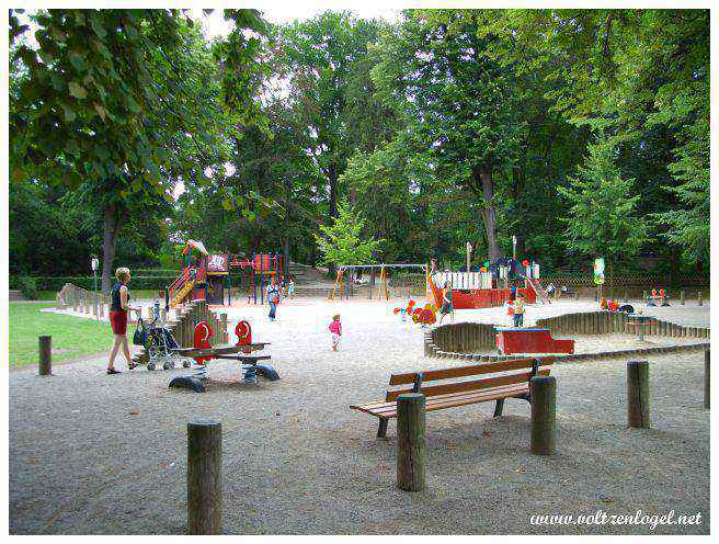 Aire de jeux au parc de l'Orangerie ; Strasbourg en Alsace