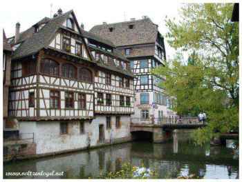 La place Benjamin-Zix ; Le pont tournant à Strasbourg ; Antiqués Dromson