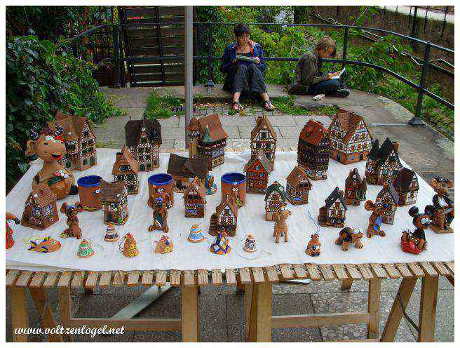 Figurines miniatures ; Souvenir de Strasbourg en Alsace