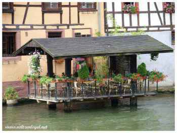 Carte postale Le bateau-lavoir ; Au Pont Saint Martin à Strasbourg