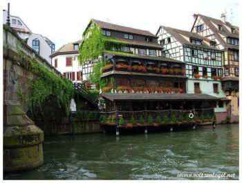 Atmosphère charmante, bateau-lavoir, Petite France, Strasbourg historique