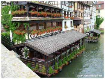 Petite France, âme de Strasbourg, maisons à colombages, ponts pittoresques