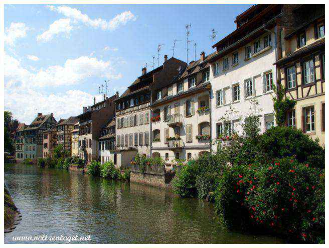 Belles maisons de la Petite-France ; Quartier touristique à Strasbourg
