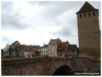 Une tour fortifiée des Ponts Couverts ; Tour pour défendre la cité strasbourgeoise