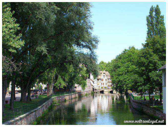 Maisons à colombages le long des berges de l'Ill